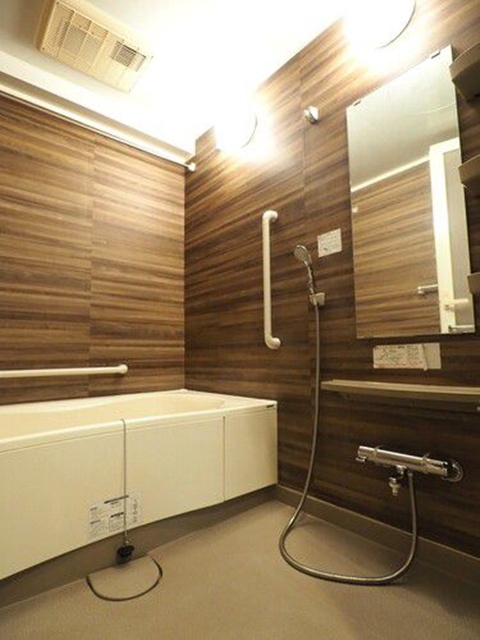 バス・シャワールーム　ご家族や長時間入浴に便利な追い炊き機能付きです♪