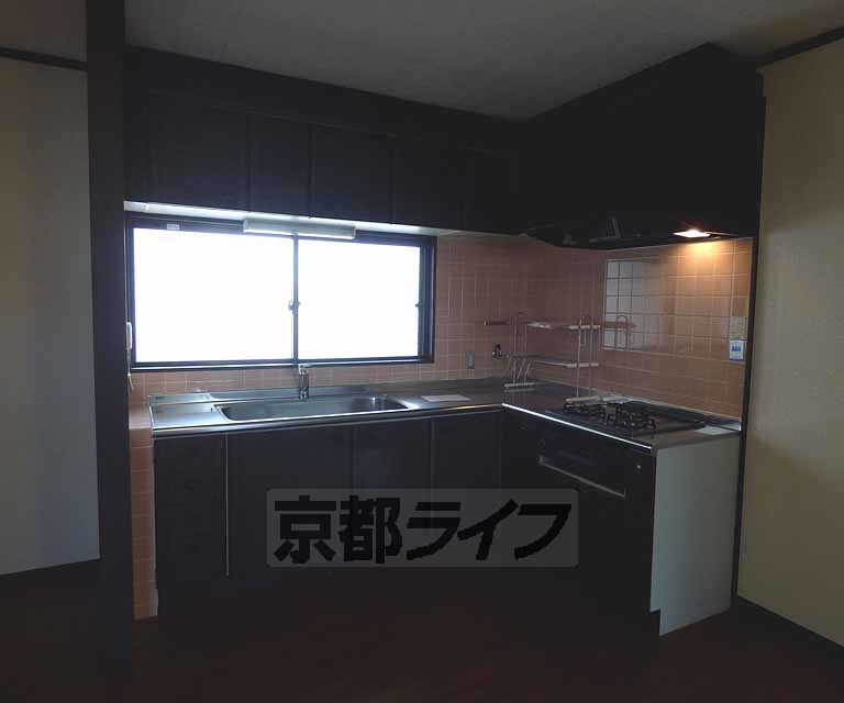 キッチン　広めのＬ字キッチンです