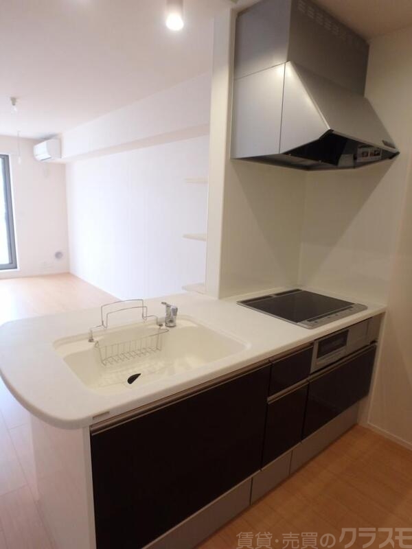 キッチン　使いやすい３口ガスコンロのシステムキッチン採用