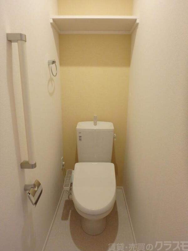 トイレ　トイレは温水洗浄便座付です