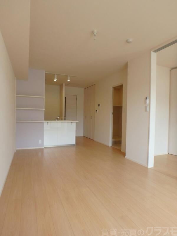 居室・リビング　１３．１帖の明るいリビングです