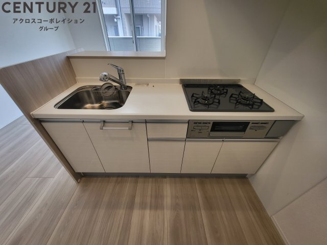 キッチン　3口ガスコンロ付きのカウンターキッチン