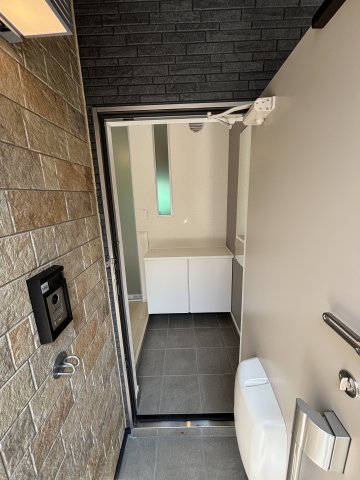 玄関　※同タイプ写真になります