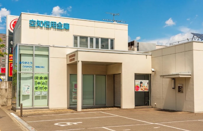 銀行　空知信用金庫札幌東支店（銀行）まで221m
