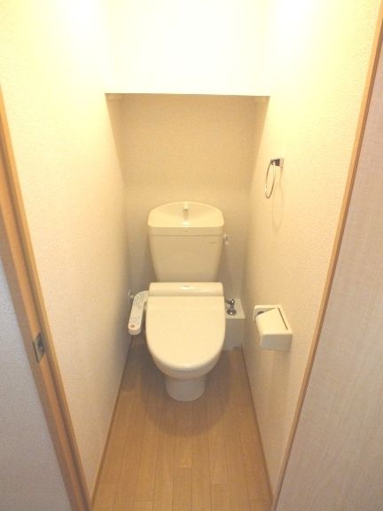 トイレ　温水洗浄便座