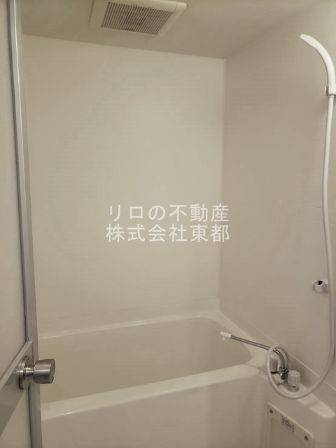 バス・シャワールーム　清潔感のある浴室で、１日の疲れを癒しリラックスできます。