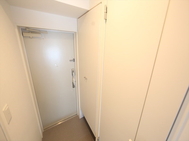 玄関　玄関　シューズボックス付（収納充実してます）