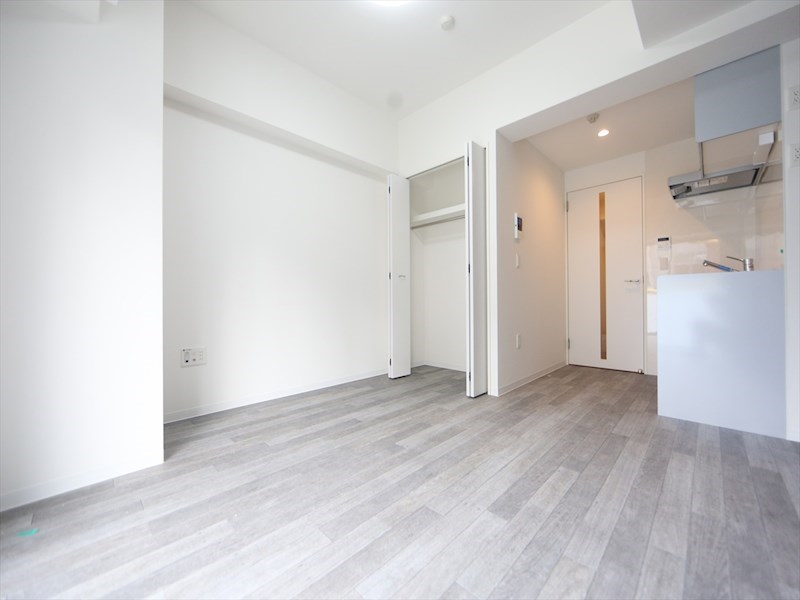 居室・リビング　洋室8.8帖　クローゼット付（収納充実してます）