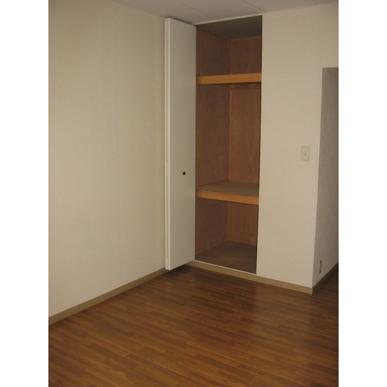 収納　収納スペース（画像は別室です）