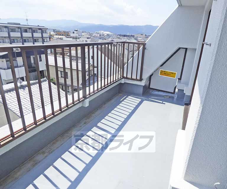 バルコニー　とても広いバルコニです