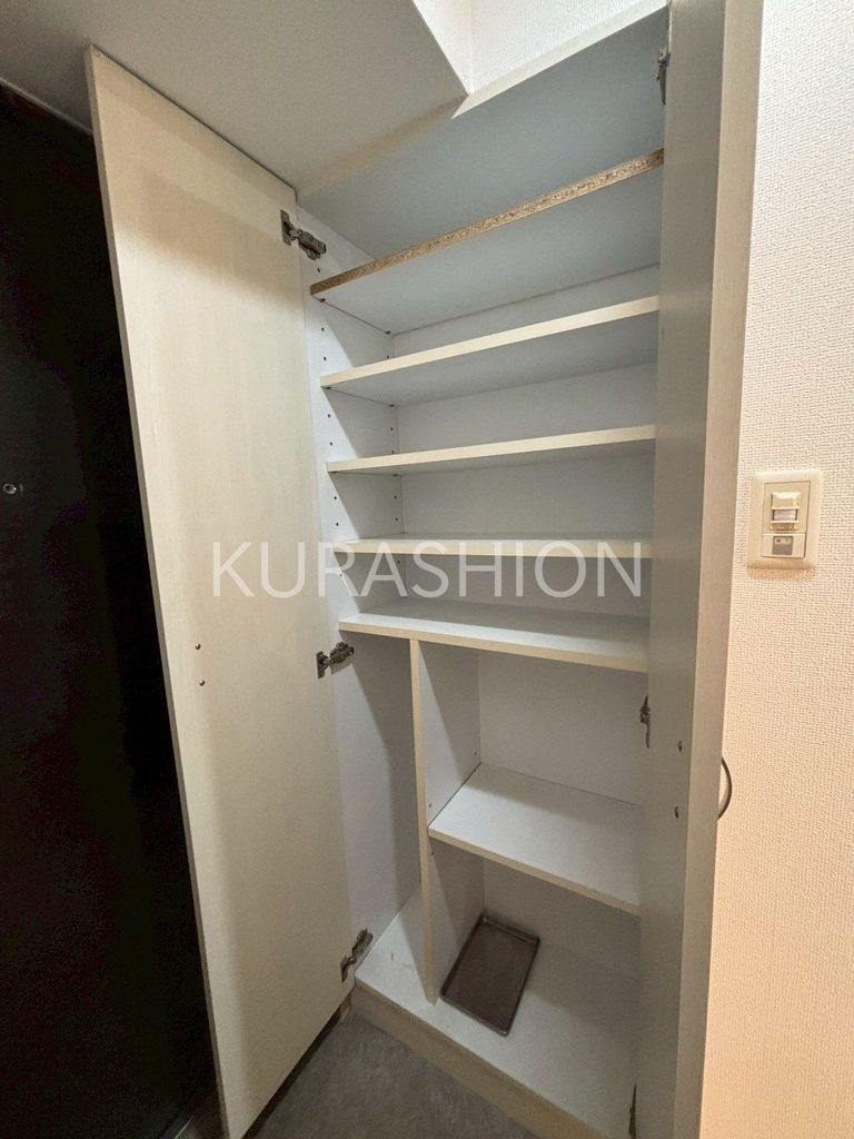 玄関　部屋の写真になります。