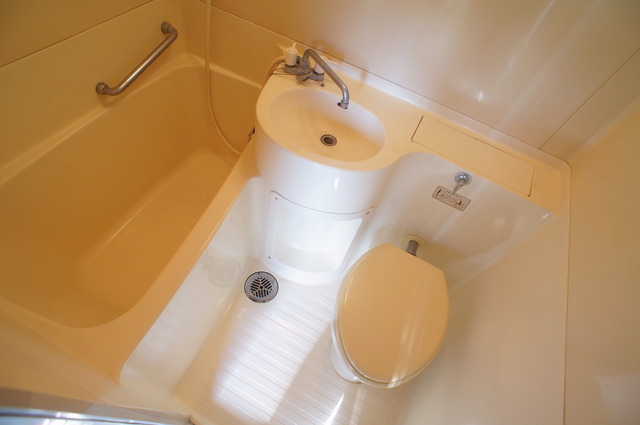 トイレ　清潔感ある洋式トイレです☆丸洗い可能でお掃除も楽々！！