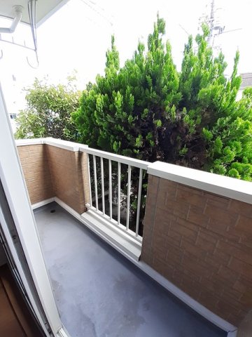 バルコニー　暖かな日差しのふりそそぐバルコニー