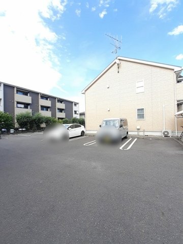 駐車場　車をお持ちの方に嬉しい駐車場付きの物件です