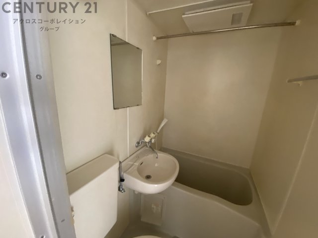 洗面設備　浴室内に洗面台付き！