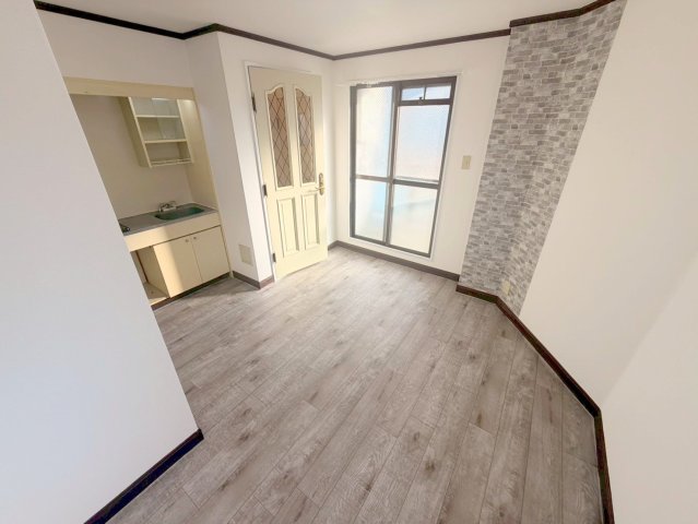 居室・リビング　明るく広々としたリビングです。