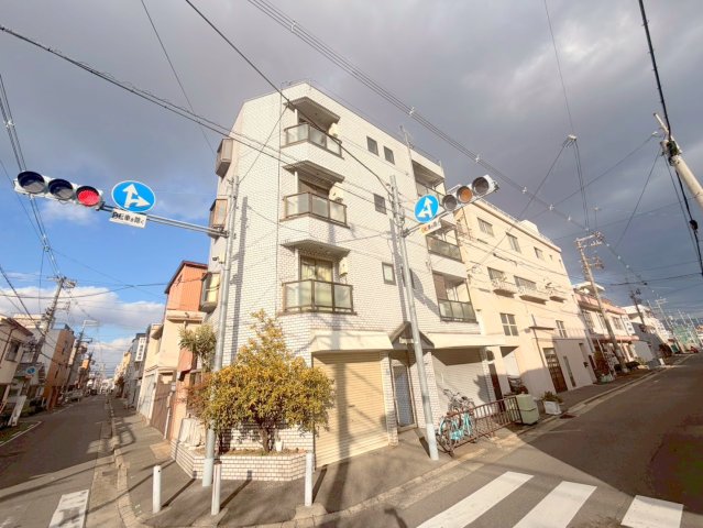 建物外観　どこか懐かしさを感じさせてくれる暖かみのある建物です。