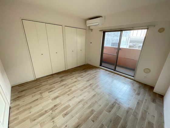 居室・リビング　※別号室の写真です。