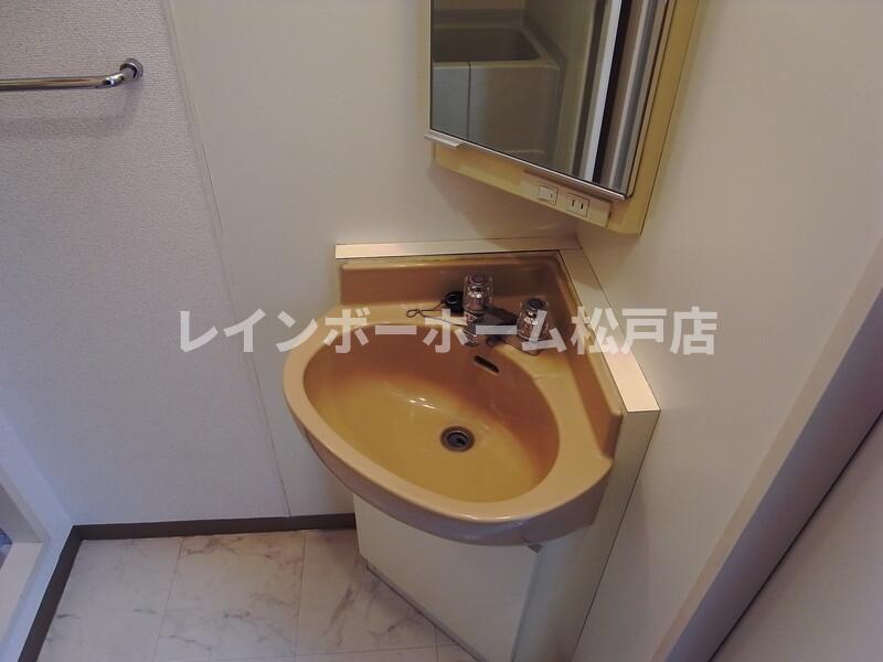 洗面設備　コンパクトで使いやすい洗面所