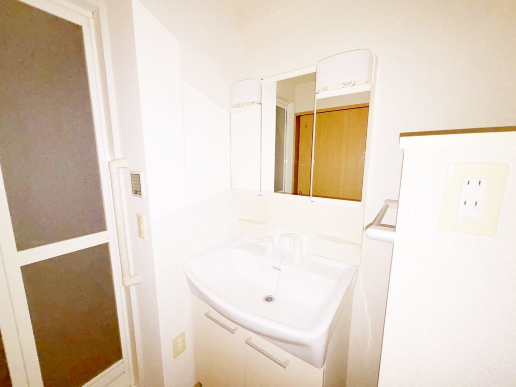 洗面設備　同物件別部屋写真