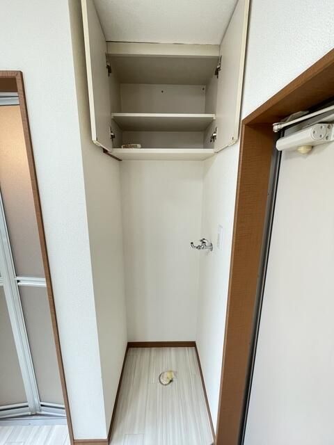 その他　洗濯機置き場は室内にあるので雨に濡れる心配はありません。