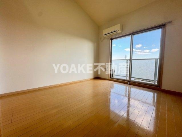 居室・リビング　画像は別部屋のものです。画像と現況に相違がある場合、現況優先