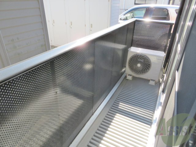 バルコニー　バルコニーは長さも幅も丁度いい広さでした。のびのび出来ますね