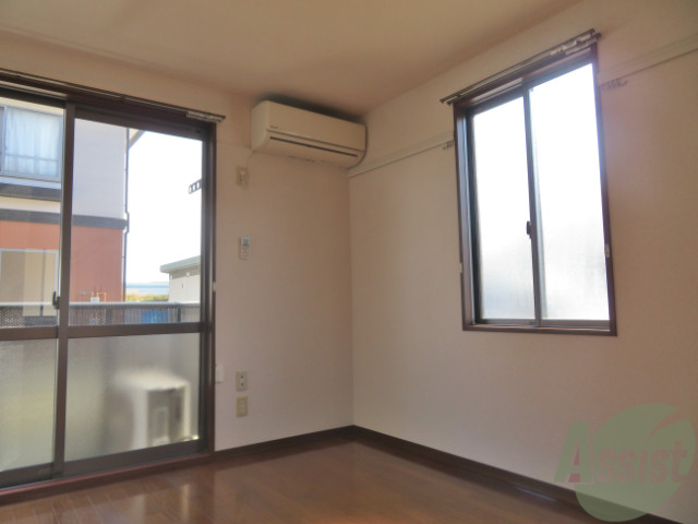 居室・リビング　リビングは５．９帖の洋室です。広すぎないのでゆったり出来ます