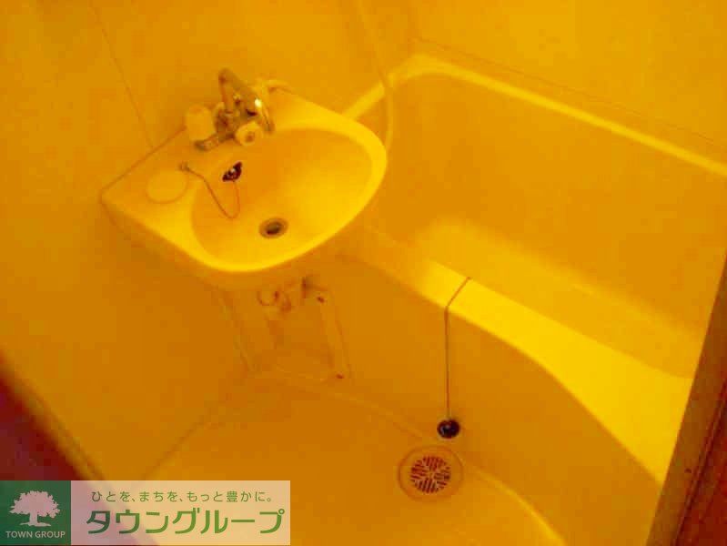 バス・シャワールーム　形状は現状に優先します。