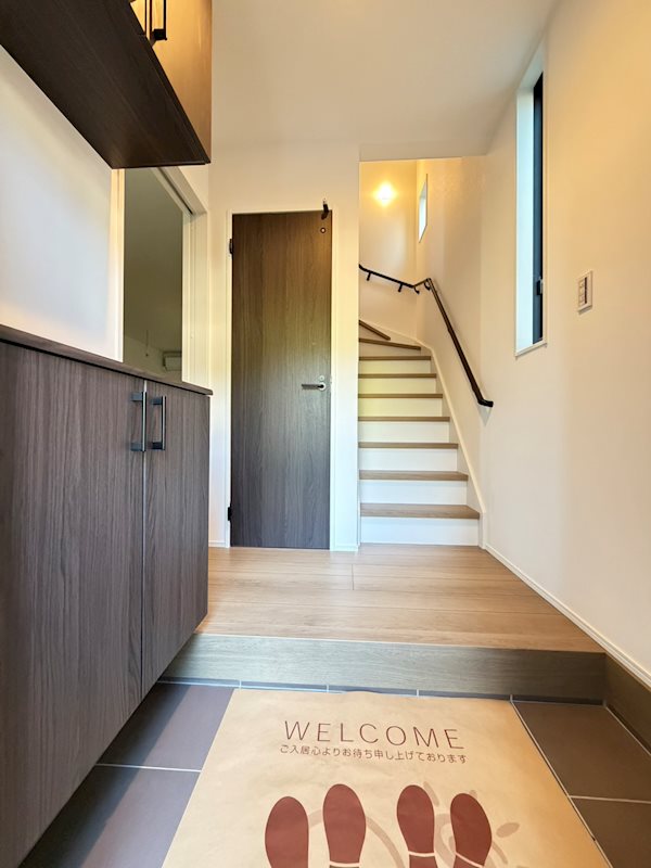 玄関　※イメージ。同シリーズの別棟の写真です。