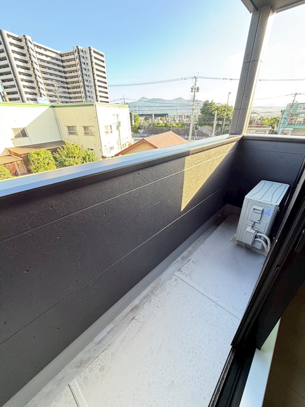 バルコニー　※イメージ。同シリーズの別棟の写真です。