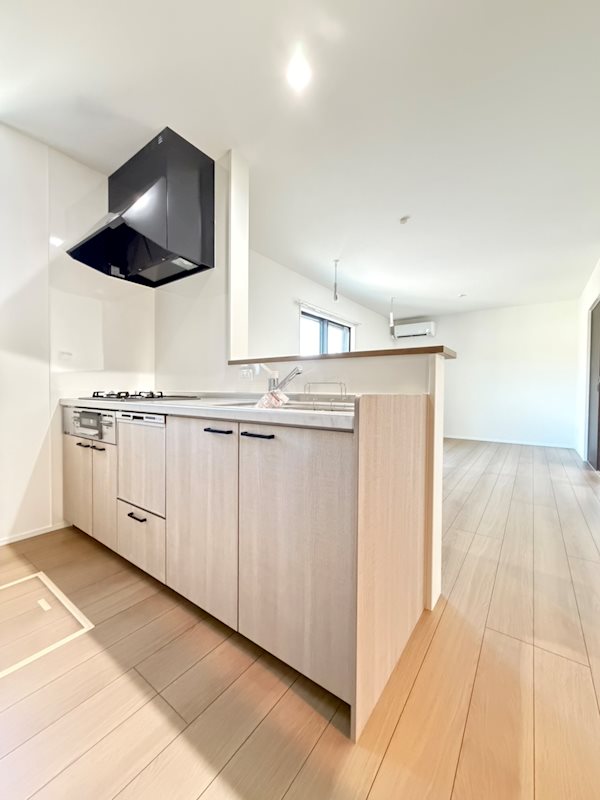 キッチン　※イメージ。同シリーズの別棟の写真です。実際はIHコンロです