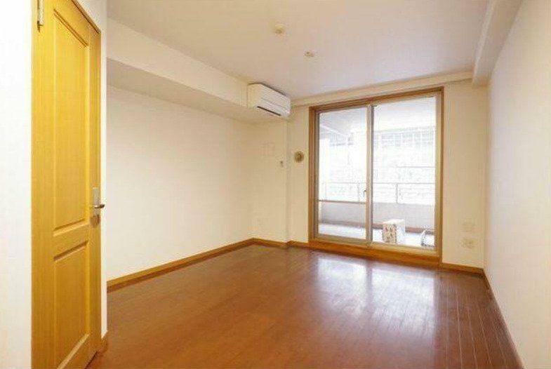 居室・リビング　※別部屋の参考写真です。