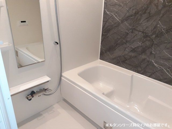 バス・シャワールーム　※参考写真　同建築メーカー施工の同間取完成他物件のものです。