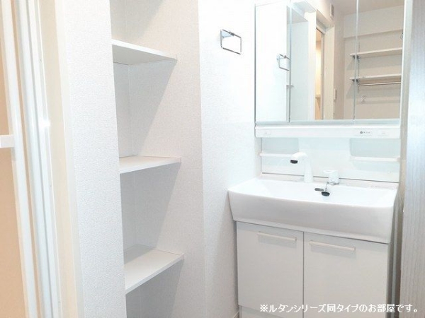洗面設備　※参考写真　同建築メーカー施工の同間取完成他物件のものです。