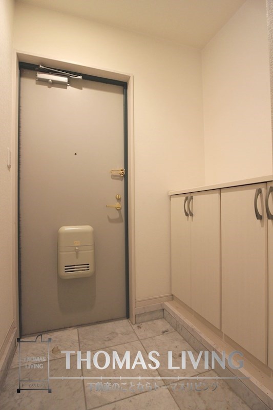 玄関　写真準備中のため別号タイプのお写真です。