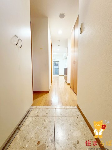 玄関　「気になったら、LINEで気軽に相談できますよ。」