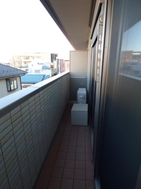 バルコニー　開放的で明るい空間を演出してくれるバルコニーです