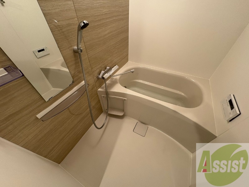 バス・シャワールーム　お風呂になります。一日の疲れを癒してくださいね。