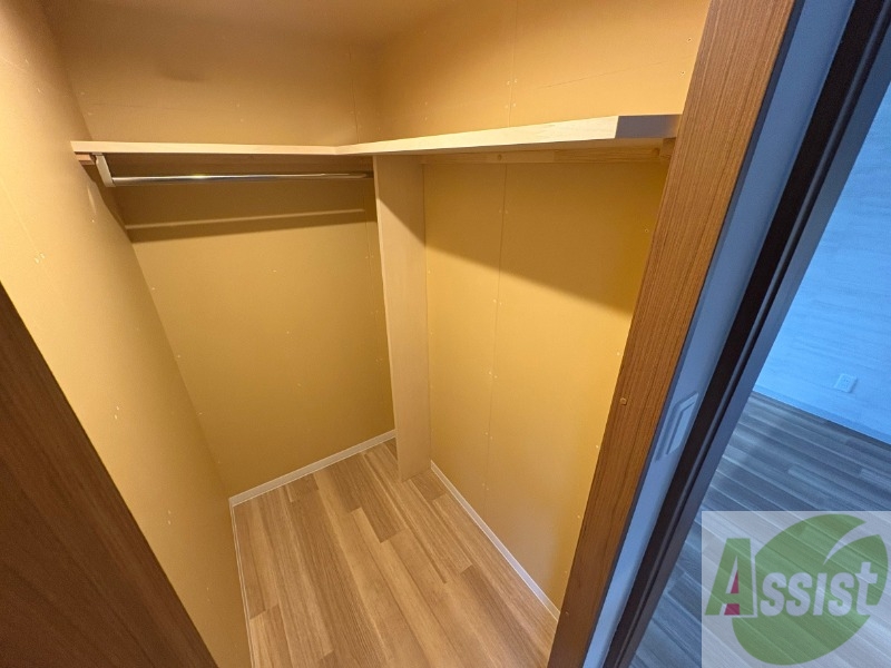 収納　クローゼットは奥行きもあり、荷物が多い方でも安心です。