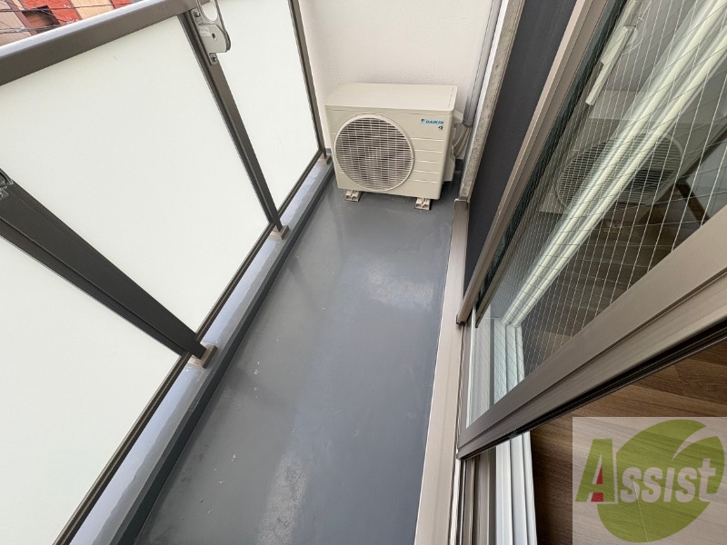 バルコニー　バルコニーです。洗濯物を干すもよし、一息つくもよしですね。