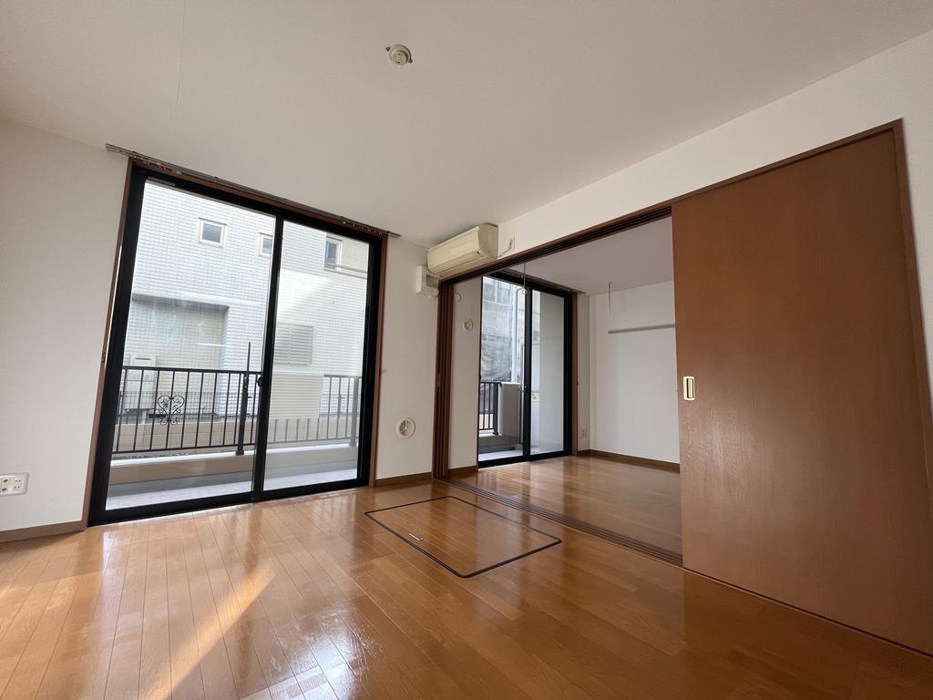 居室・リビング　※入居中につきイメージです