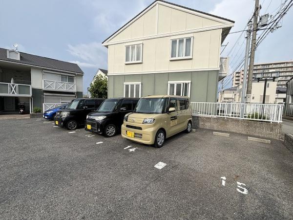 駐車場　敷地内駐車場！