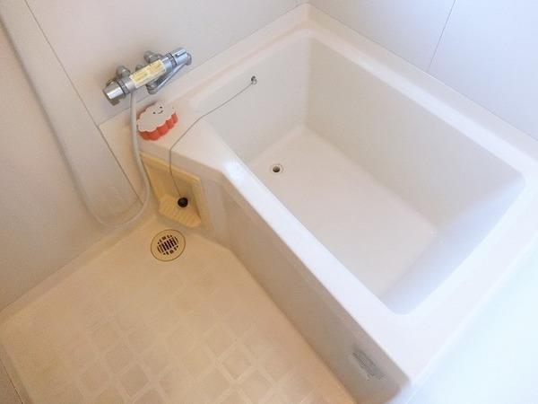 バス・シャワールーム　キレイにリフォームされています！