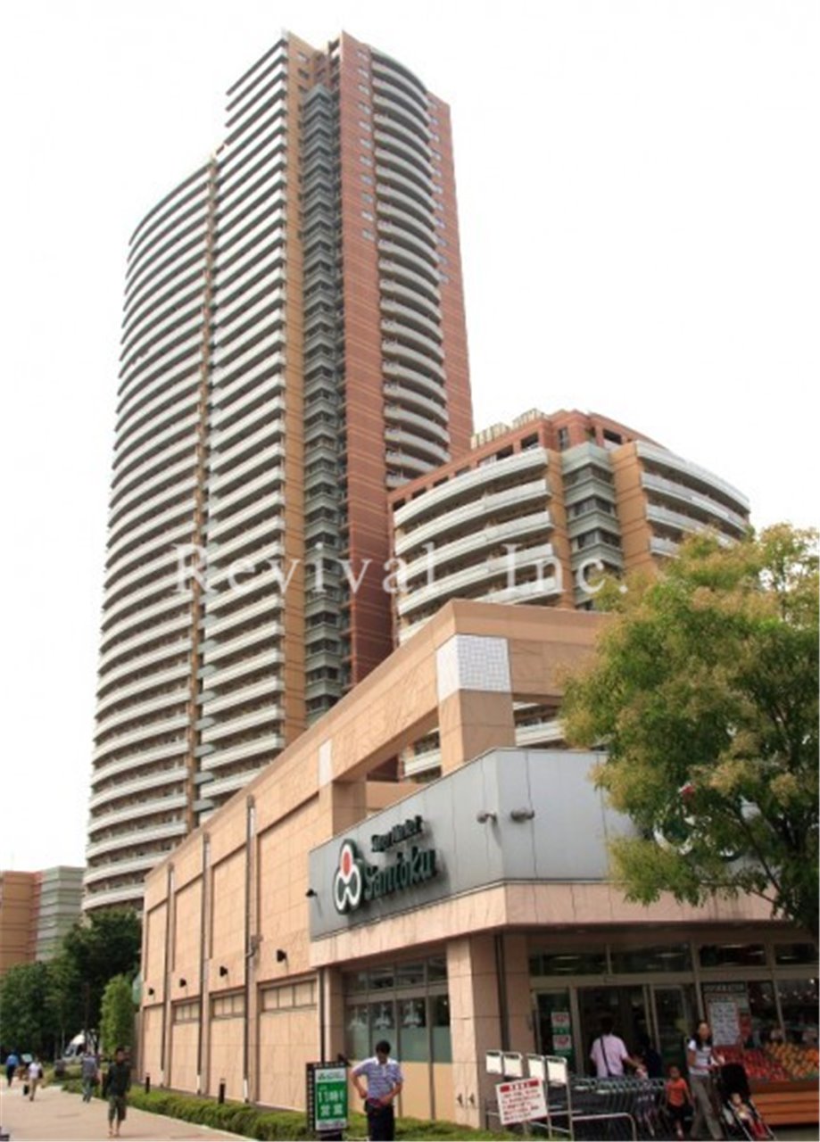 建物外観　タワーマンションならではの存在感漂う外観でございます