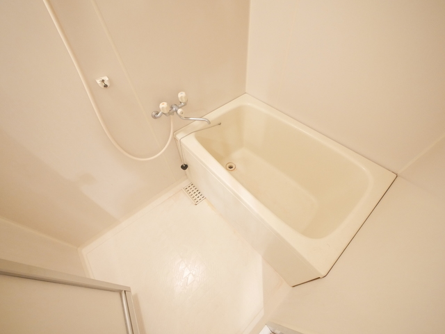 バス・シャワールーム　★深さのあるお風呂のお写真です★