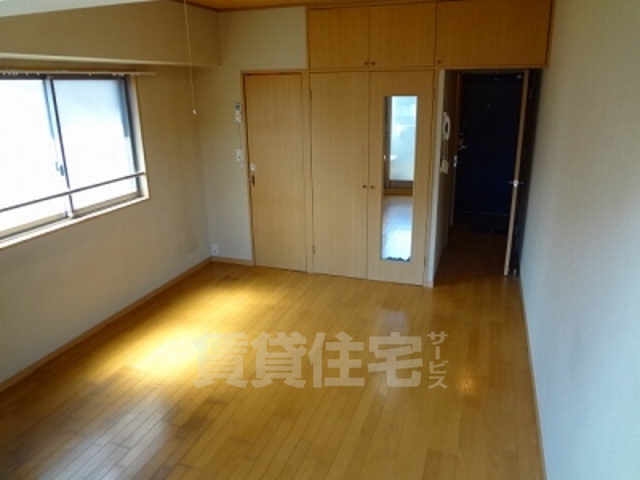 居室・リビング　同物件別室写真