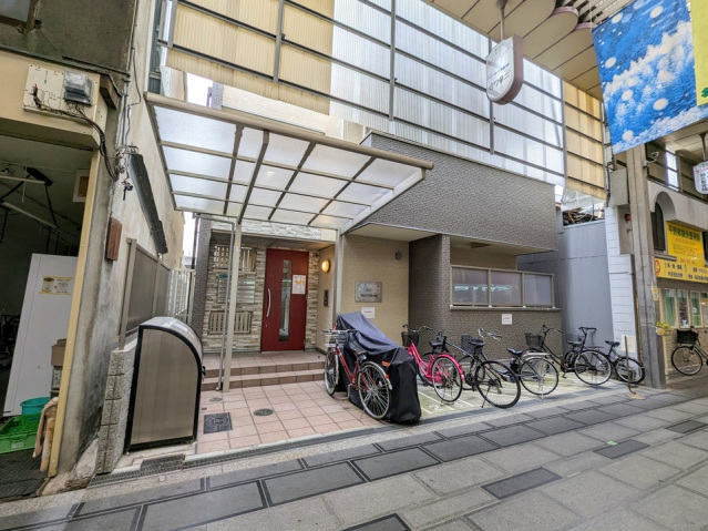 建物外観　安心オートロック付き