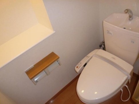 トイレ　弊社でお手続き頂きますと仲介手数料が賃料の半月分＋消費税から