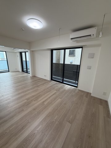 居室・リビング　※202号室のお写真です